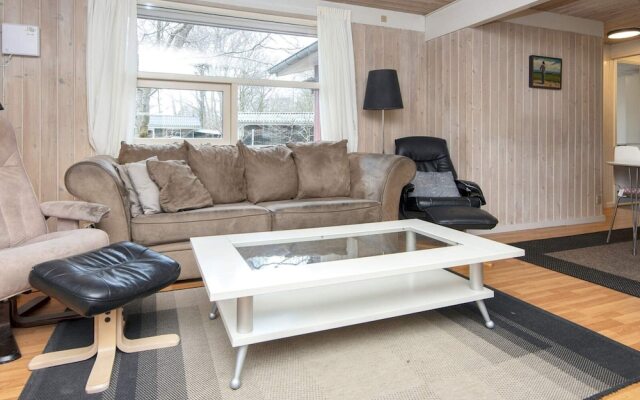 10 Person Holiday Home in Glesborg-by Traum
