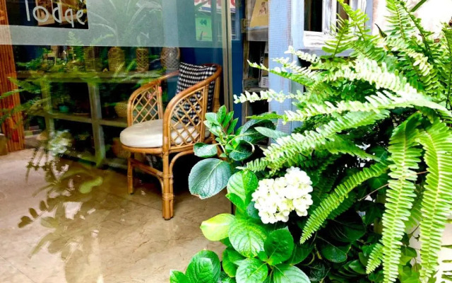 Urban Lodge Hotel - Hostel