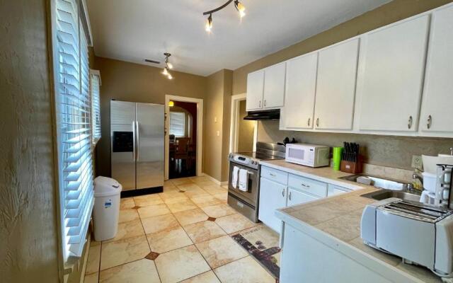 Tropical Garden Bungalow