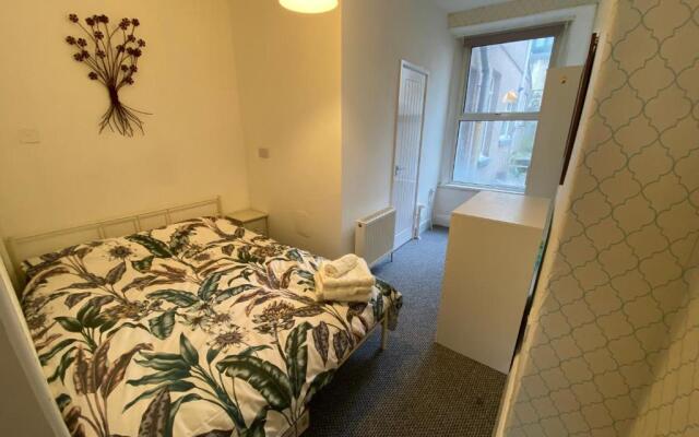 The Walnut Suite lovely one bedroom flat in Stoke.