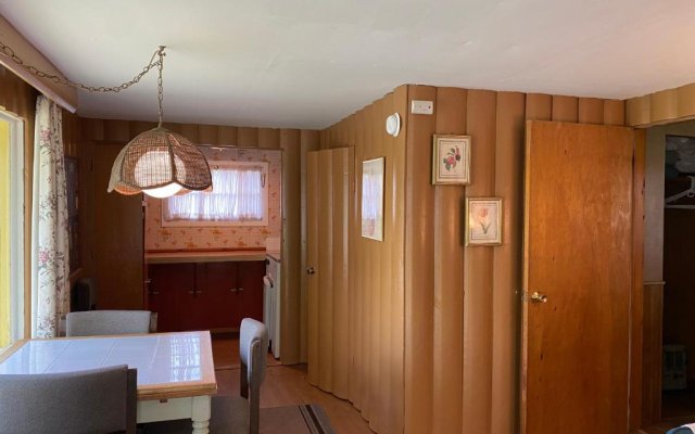 Amber Lantern One-Bedroom Cottage