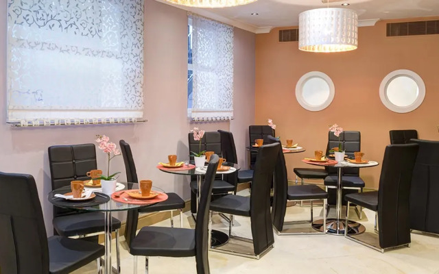 Hotel 82 London