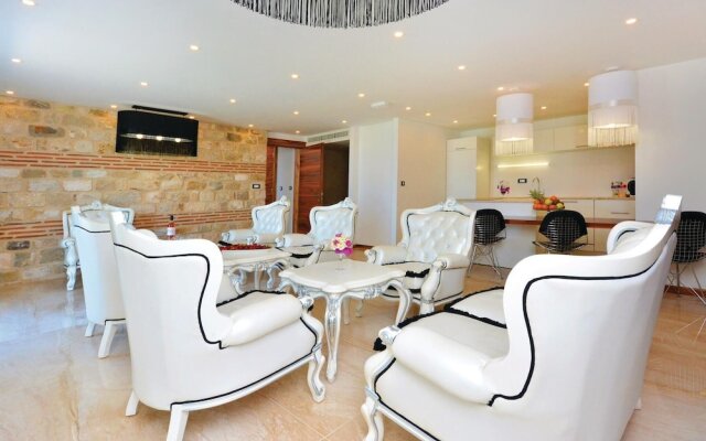 Awesome Home in Podstrana With Wifi and 8 Bedrooms