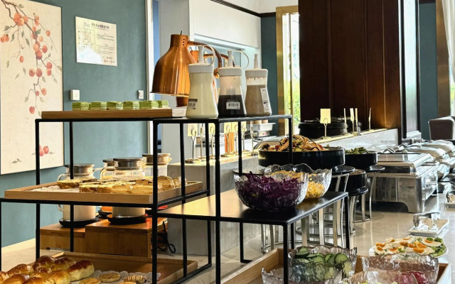 Dayan Pagoda Madison Hotel