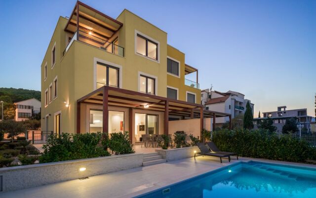 Acadia Beach Villas & Apartments, Slatine