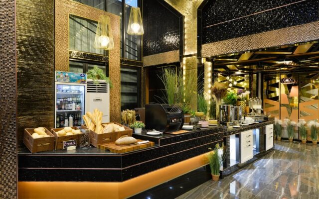 Media Hotel & Residence