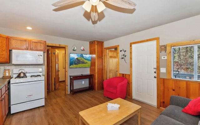 Tranquil 2-Bedroom Retreat