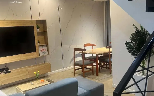 Joyzy Haven Luxury Service Apartment