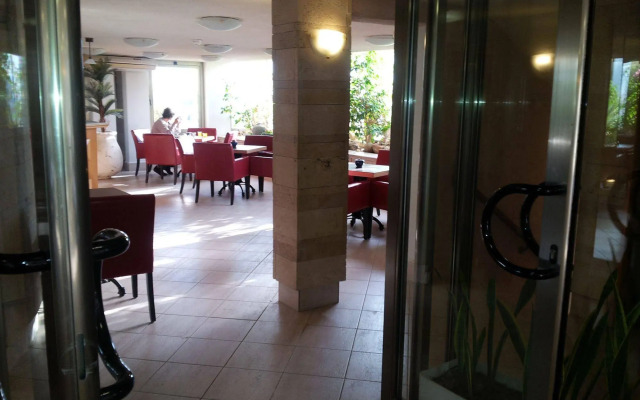 Hotel Marom