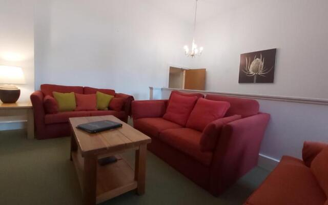 Old School Apartment Highland Club