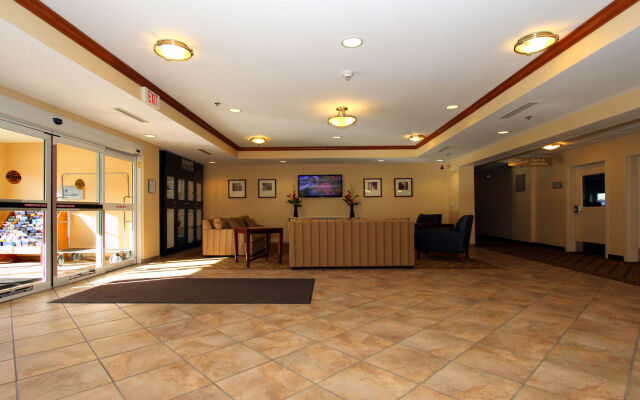 Candlewood Suites Kansas City Airport