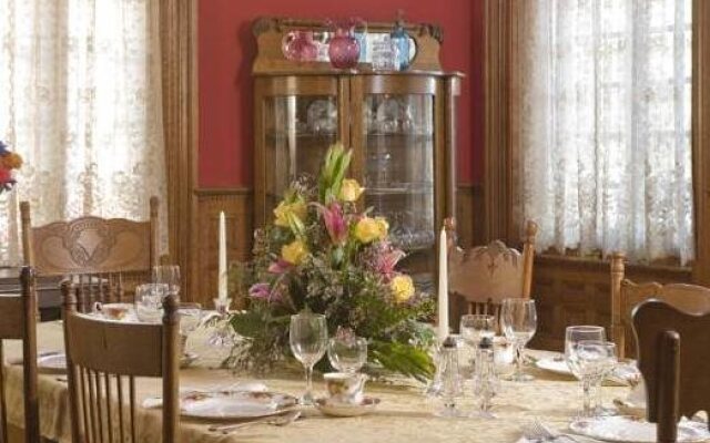 The Carriage House Inn Bed & Breakfast