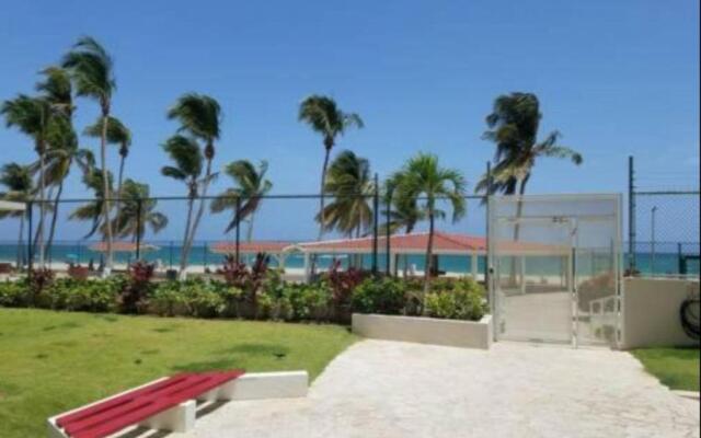 Beach Front Apt at Marbella del Caribe 6