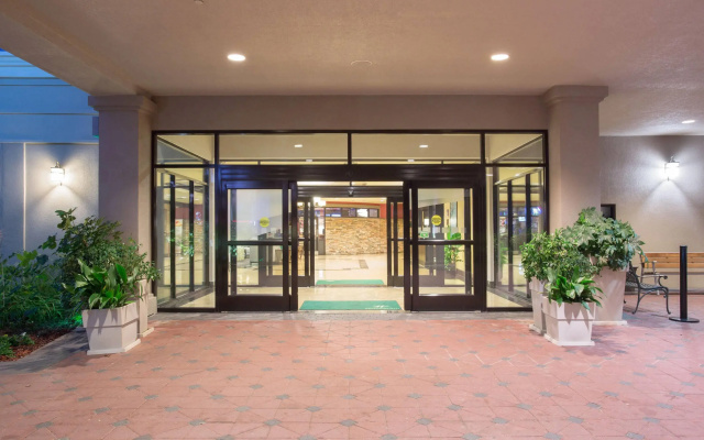 Wyndham Grand Executive Center Little Rock Airport