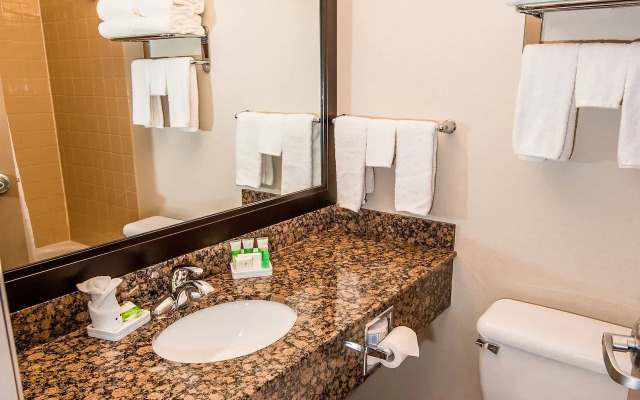 Best Western Plus Pembina Inn & Suites