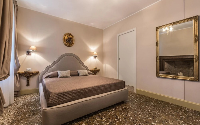 Palazzina Canal - Experience and Enjoy 5 Elegant Bedrooms