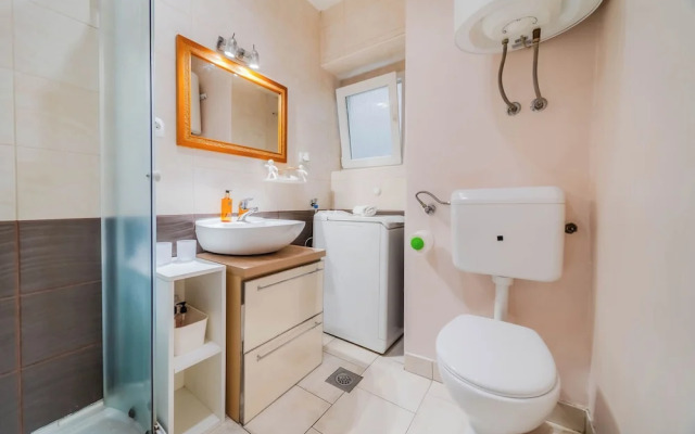 Charming Downtown Studio