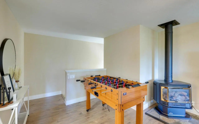 12 Mi to Apple Hill: Family-friendly Cabin Retreat