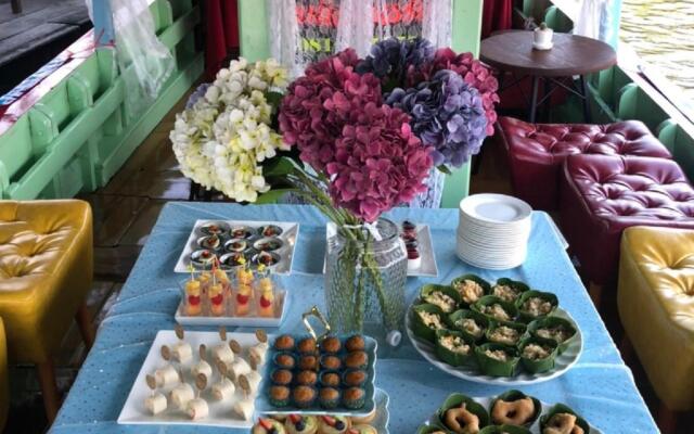 At Casa Guesthouse Amphawa