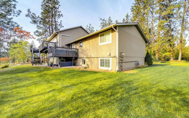 Nine Mile Falls Hideaway: Scenic Retreat on River