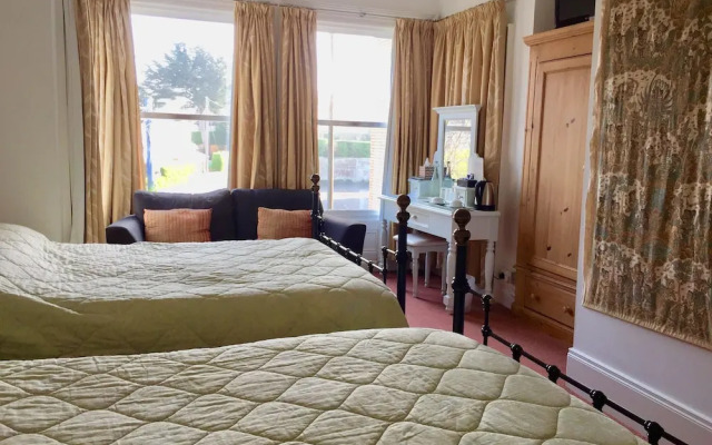 Derrin Guest House