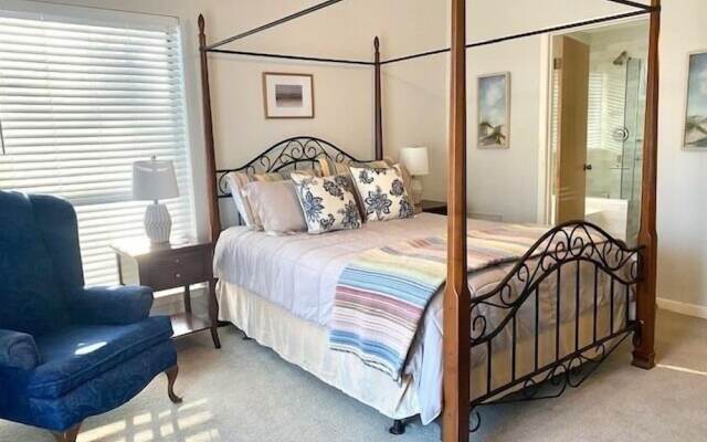 Delroy Curly Ray s Comal Condo