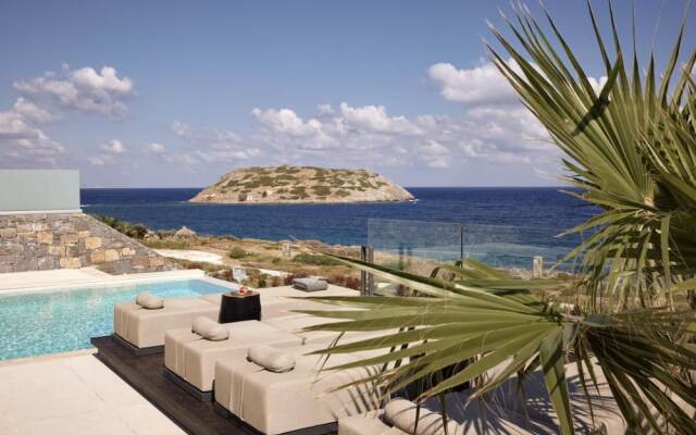 Melitina - Beautiful Waterfront 3 bed Room Villa