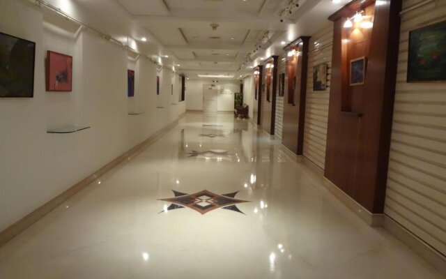 Hotel Kohinoor Continental, Airport