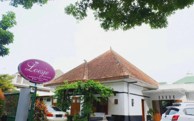 OYO 353 Loesje Guest House Syariah