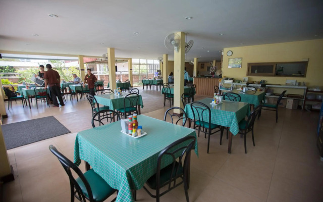 Twin Palms Resort