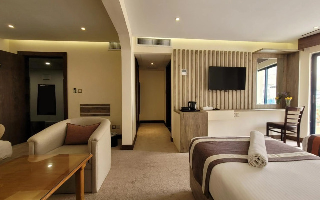 Edom Hotel