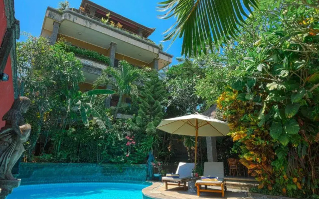 Ellies Hotel