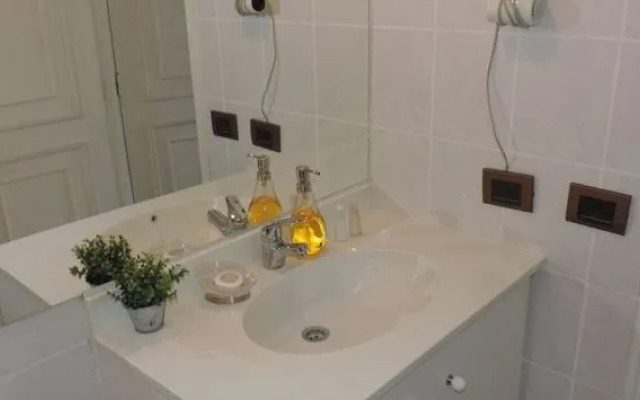 At Home Roger de Flor