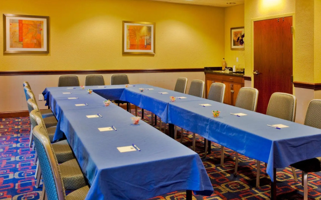 Holiday Inn Express & Suites Nearest Universal Orlando by IHG