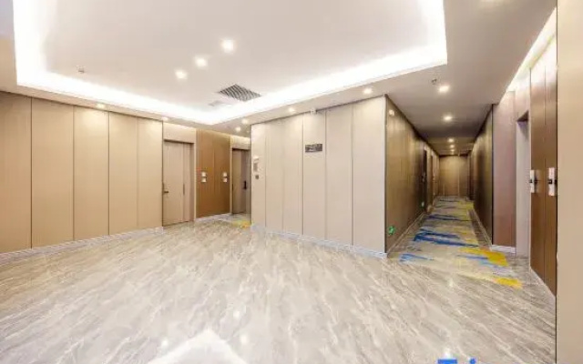 Yueyang Hotel (Wildlife Park Commercial Lane)