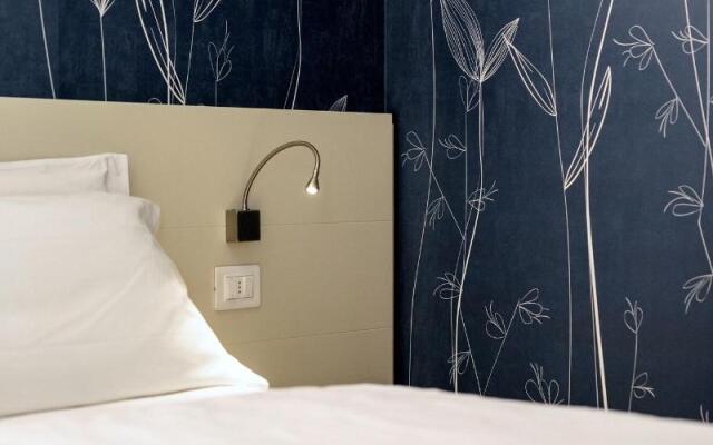 Hi Hotels Torbole Pool & Spa