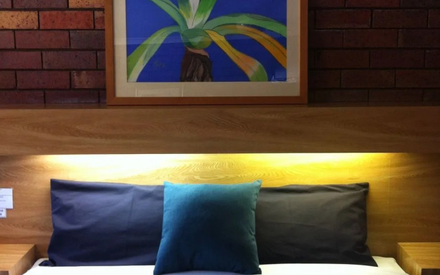 Comfort Inn Blue Shades