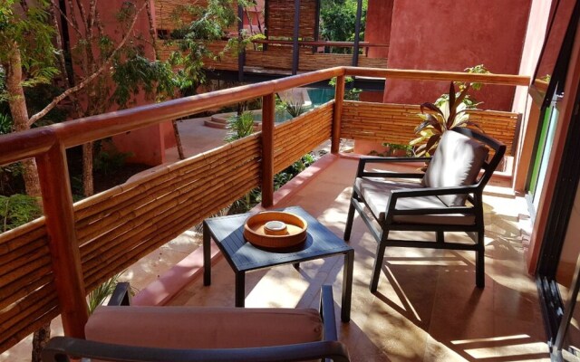 Chic Jungle 2 BR Condo by Happy Address