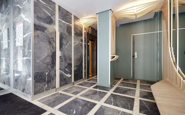 Stunning 2BR Home With Balcony in Batignolles