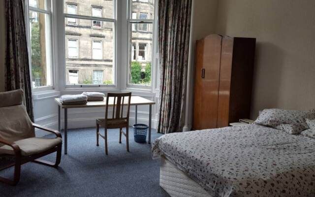 3 Bedroom City Flat In Edinburgh