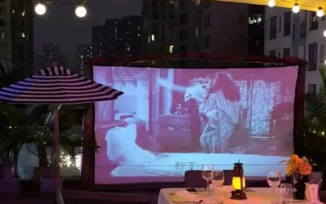 THE  YES  Hotel