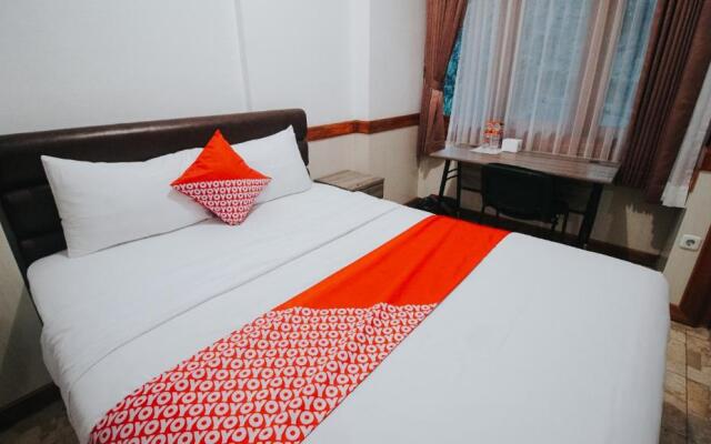 OYO 1209 Tirtasari Nice Guesthouse