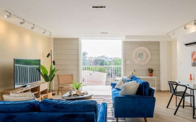 w Lovely 3BR With Modern Balcony in Panama