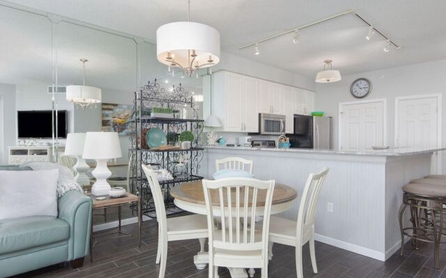 Crescent at Miramar By BlueSwell