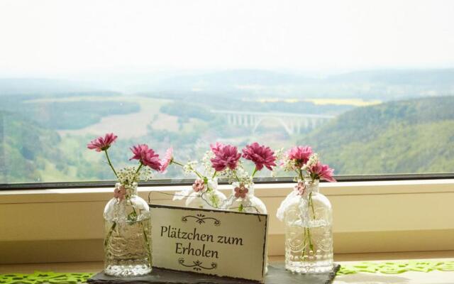 Triniushütte Hotel & Ferienwohnung "Thüringens schönste Aussicht"
