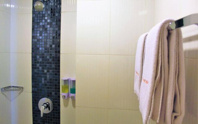 ZEN Rooms Pasar Ikan Losari