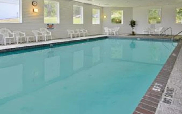 Super 8 Motel - Petoskey