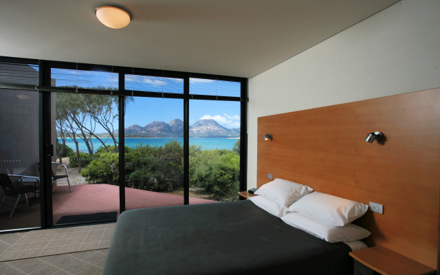 Edge of the Bay – Guest Rooms – Coles Bay