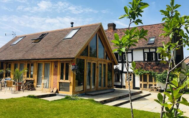 Heathrow Cottages B&B