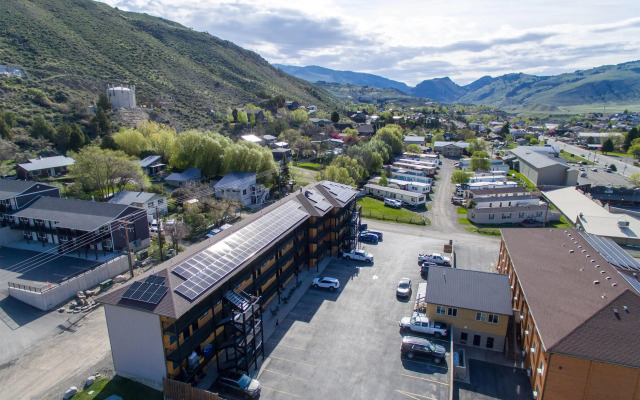 Travelodge by Wyndham Gardiner Yellowstone Park North